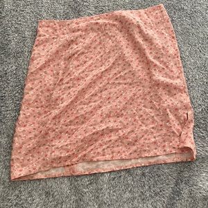 Floral skirt with small slit